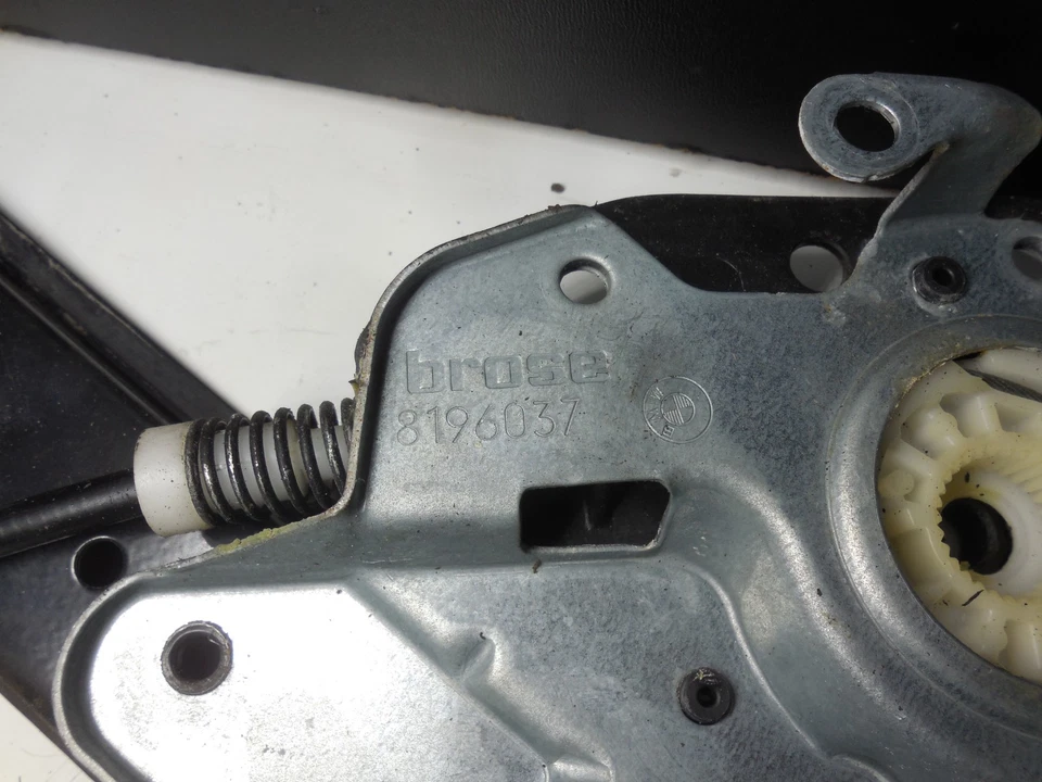 Мотор регулятора переднего правого окна 8196037 8362063 01–05 BMW E46 325i 330i - Изображение 4 из 4