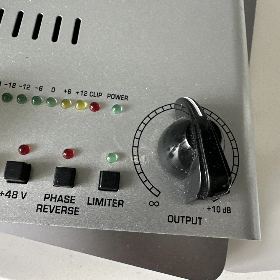 Behringer Tube Ultragain MIC100 Vacuum Tube Preamplifier - Image 3 of 4