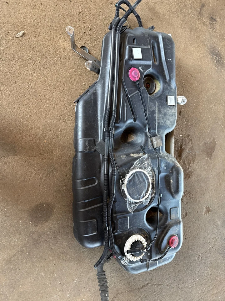 Se adapta a Toyota Sienna 2011-2016 3,5 L tracción delantera conjunto de tanque de combustible OEM envío gratuito Foto 3 de 4