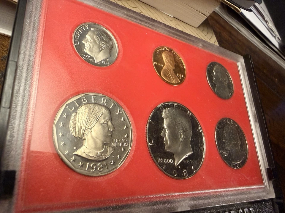 1981-S US Mint Proof Set 6 Coin Collection, Type 2 Clear S - Image 2 of 4
