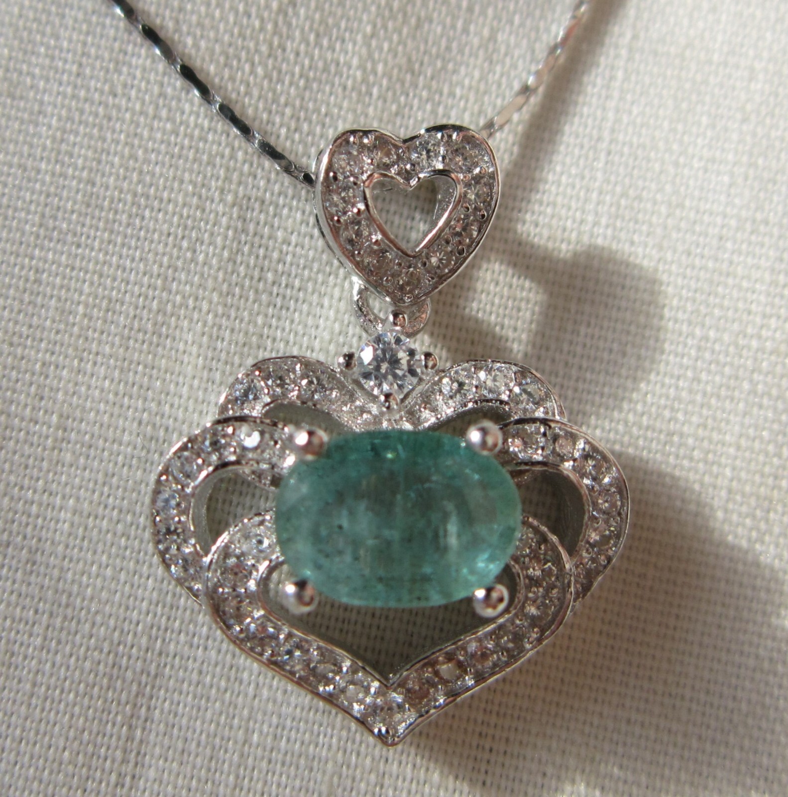 UNIQUE .925 STERLING SILVER GENUINE EMERALD / LC DIAMOND HEART PENDANT NECKLACE