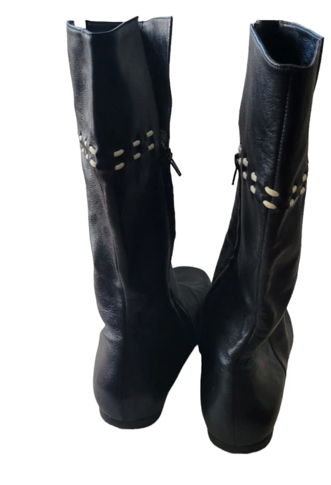 Botas para mujer Lacoste de cuero negras a mitad de pantorrilla talla US 9 Foto 3 de 4