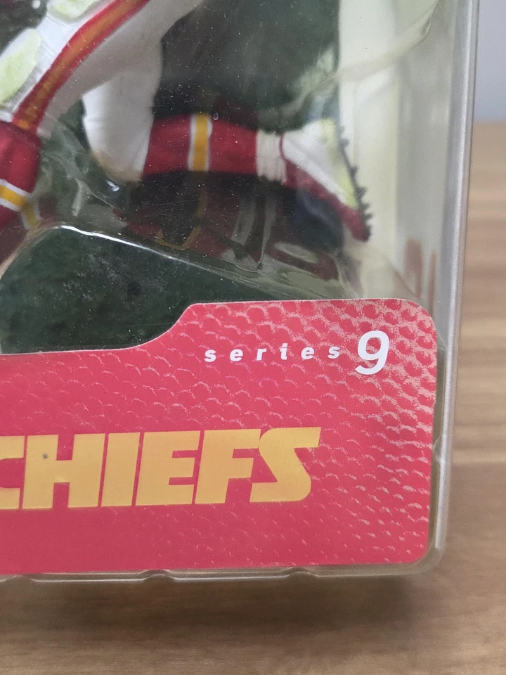 Kansas City Chiefs Priest Holmes 2 Figura RB Serie 9 NFL Fútbol Rojo Blanco Foto 3 de 4