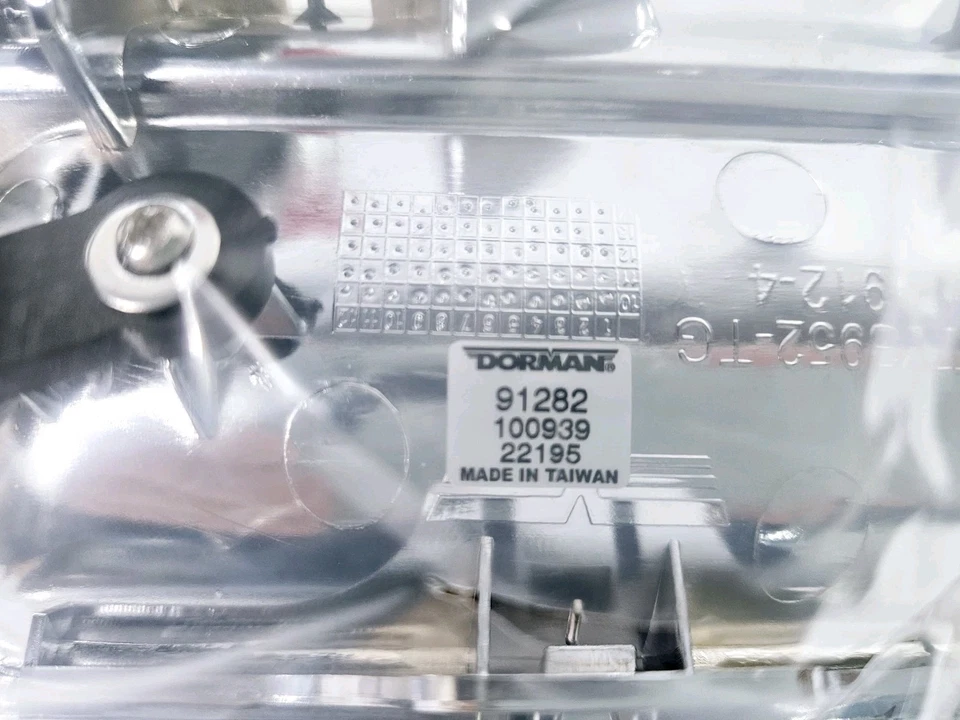 Dorman 91282 Tailgate Handle Chrome w/ Keyhole for Toyota Tundra 2007-2013 Foto 3 de 4