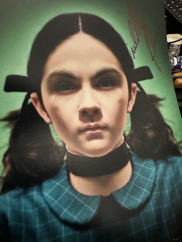 Isabelle Fuhrman signed 10x8 Autograph Photo- ORPHAN - Horror - RACC COA - Picture 4 of 4
