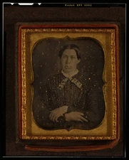 Photo:Unidentified woman 18,1840-1860,Portrait,Arms Folded