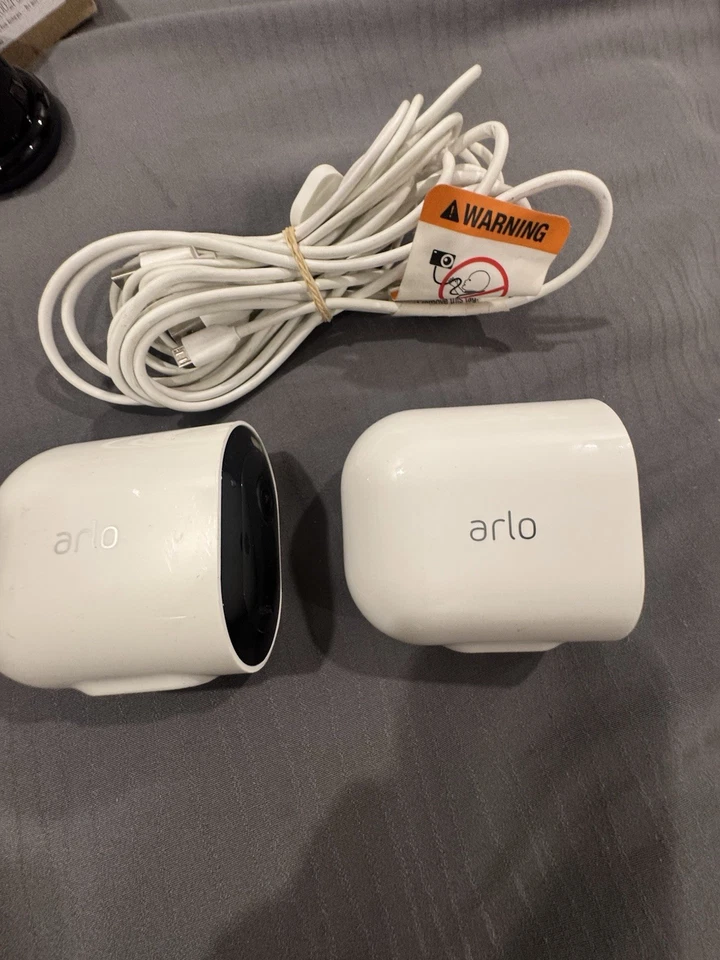 Cámaras Arlo Ultra / Pro 3 (2) + Estación de Carga Dual + Batería + Cable Foto 2 de 2