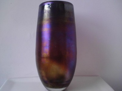 Hochwertige Kunstglas Vase poliert Pontilschliff irisierend Pfau