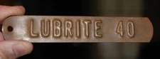 RARE VINTAGE LUBRITE 40 OIL GAS PUMP METAL EMBOSSED ADVERTISING TAG SIGN
