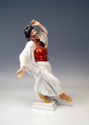 HEREND PORZELLAN  FIGUR TANZENDER HIRTE KOSAKE  DANCING HERDSMAN  COSSACK   1950