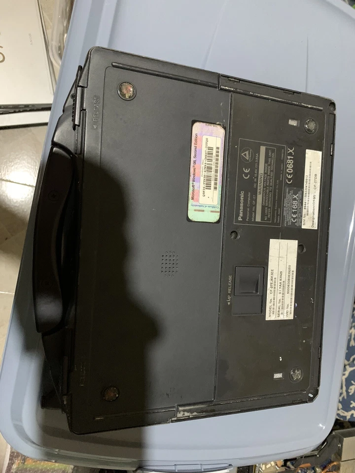 panasonic toughbook Cf-27 Vintage Guerra Ex Militare Perfettamente Funzionante - Imagen 3 de 4