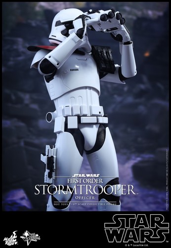 All-New Hot Toys 1/6 MMS334 Star Wars: The First Order Stormtrooper Officer - Picture 11 of 11