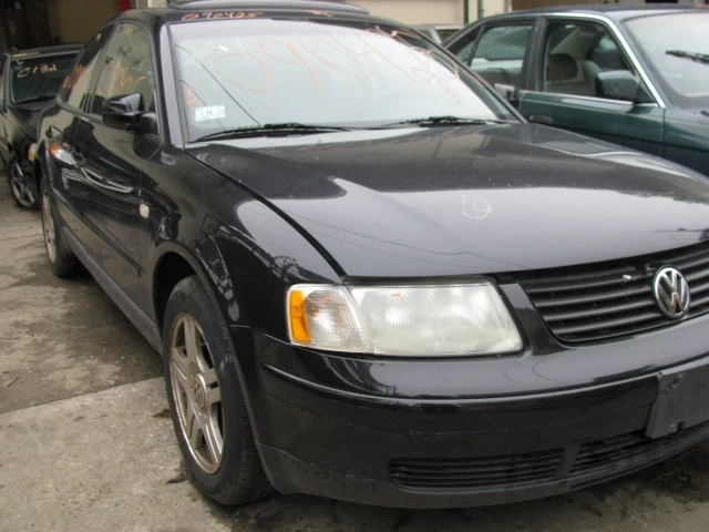 Engine Cover Volkswagen Passat 2000 00 573915 Foto 3 de 4