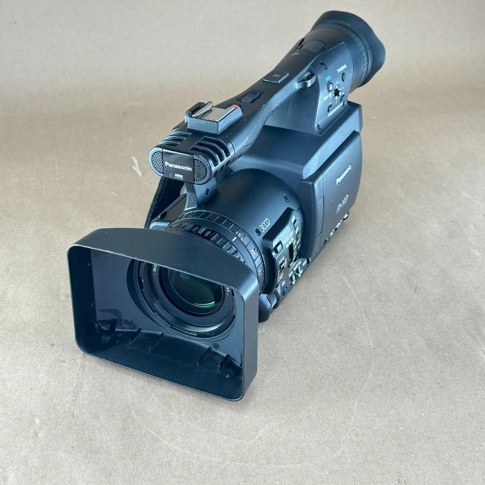 Videocámara Panasonic AG-HPX170P P2 HD - DVCPRO HD - 397 horas - Batería y cargador Foto 2 de 4