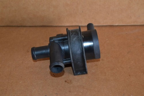 Original VW Golf 5 Zusatzwasserpumpe 1K0965561F a38959