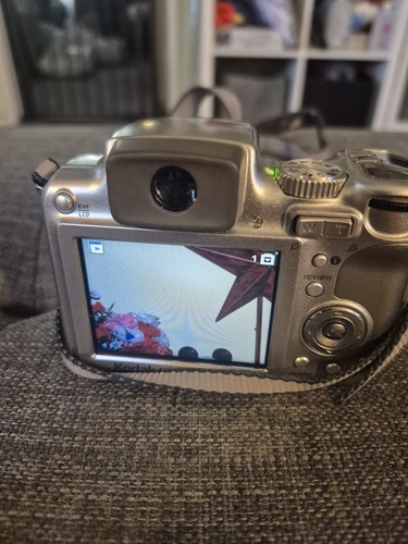Kodak EasyShare Z612 6.1MP Digital Camera Silver w/Case & 2 Battery + Charger - Picture 9 of 17