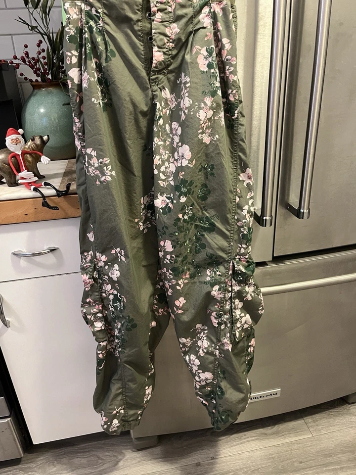 Movimiento Free People Mesmerize Me Carga Floral Verde Oliva y Rosa Talla S Foto 4 de 4