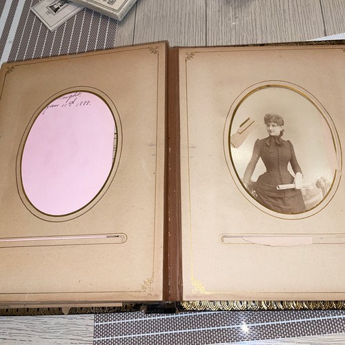 Antico album di carte armadio vittoriano del 1885 pieno di carte armadio - Foto 20 di 21