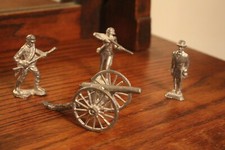Lot of Four - Vintage 2 Civil War Soldier Man Lead Metal Cast Figure Cannon