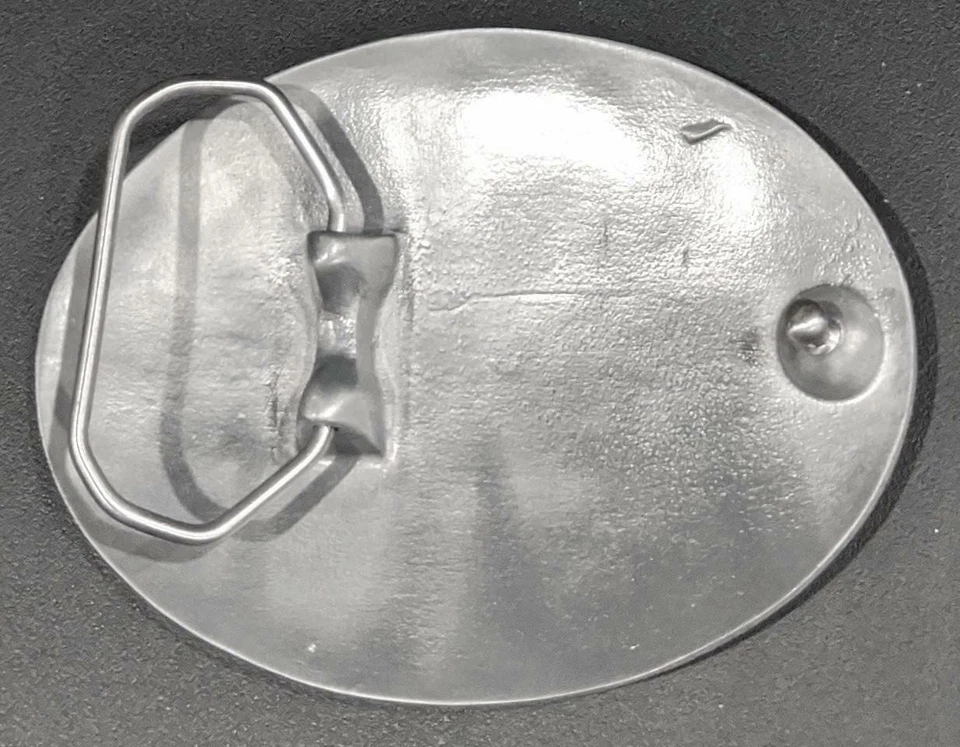 Hebilla de cinturón de metal con logotipo de roble musgo Foto 2 de 2