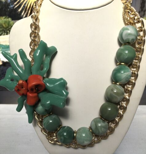 AWESOME STATEMENT CHUNKY HOLIDAY  GREEN GOLD TONE… - image 1
