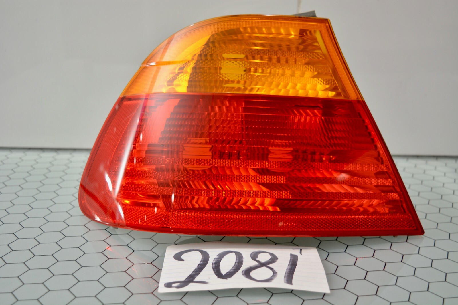 97 98 99 00 01 02 03 04 05 BMW 323 DRIVER Side Tail Light Used Rear Lamp #2081T 