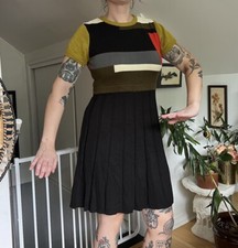 Vince Camuto Women's Knit Dress Size Medium Black with ColorBlock Fit and Flare