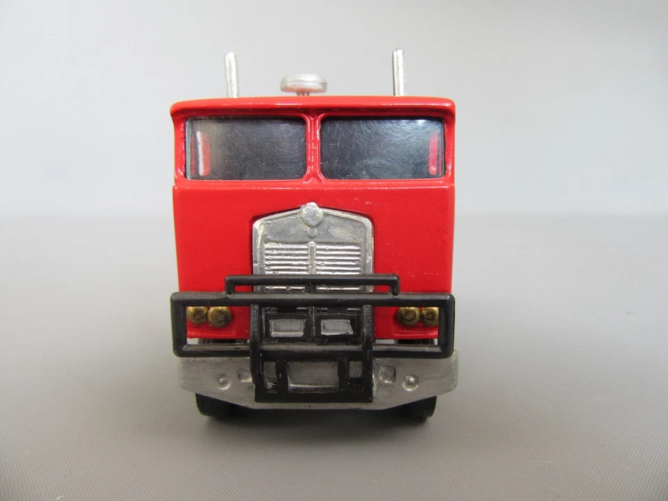 C276 Kit Plastique Assemblé Kenworth K100 Camion USA 2 Essieux 1980 Rouge - Photo 2/4