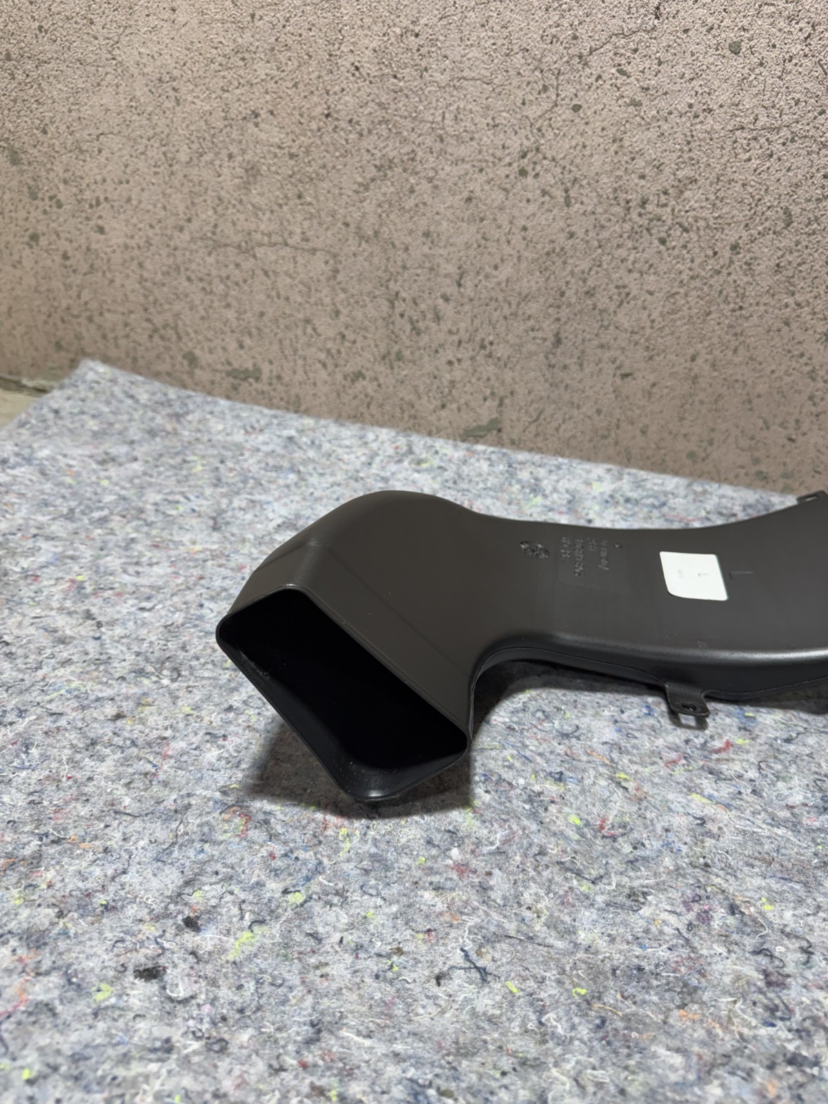 Bentley Continental GT 2011 Left Lower Air duct P/N 3D0819805