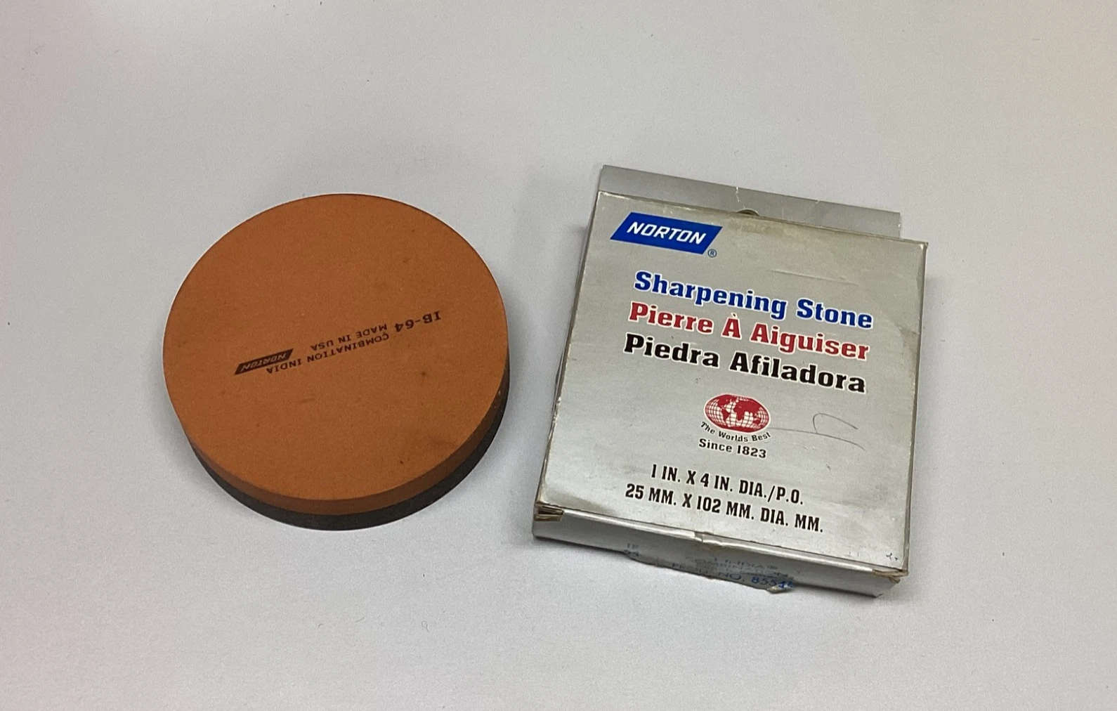 Vtg NORTON INDIA Oilstone Round 1B 64 Knife Sharpening Stone 2 Sided Never Used