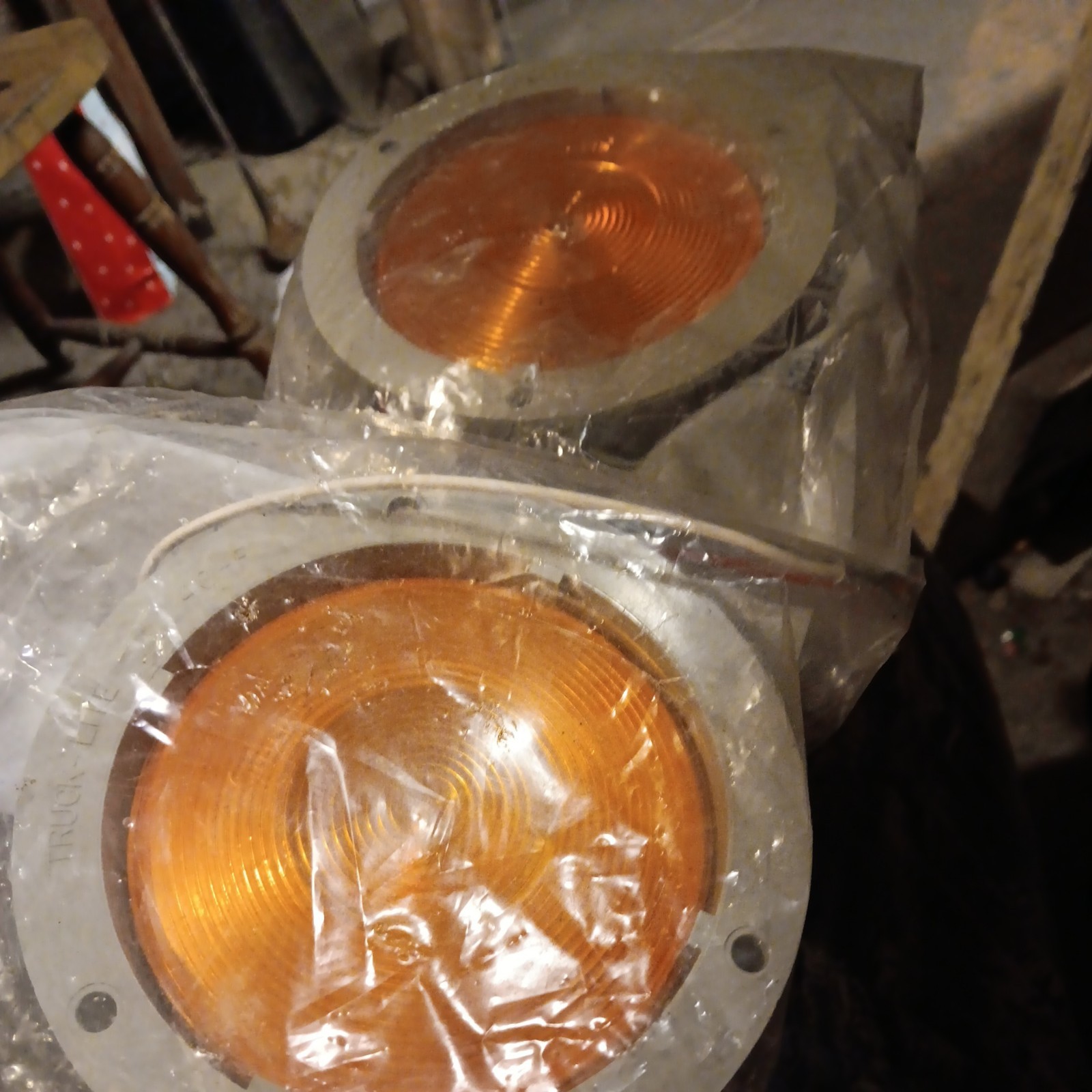 2 Truck-Lite (40229R) Stop/Turn/Tail Lamp