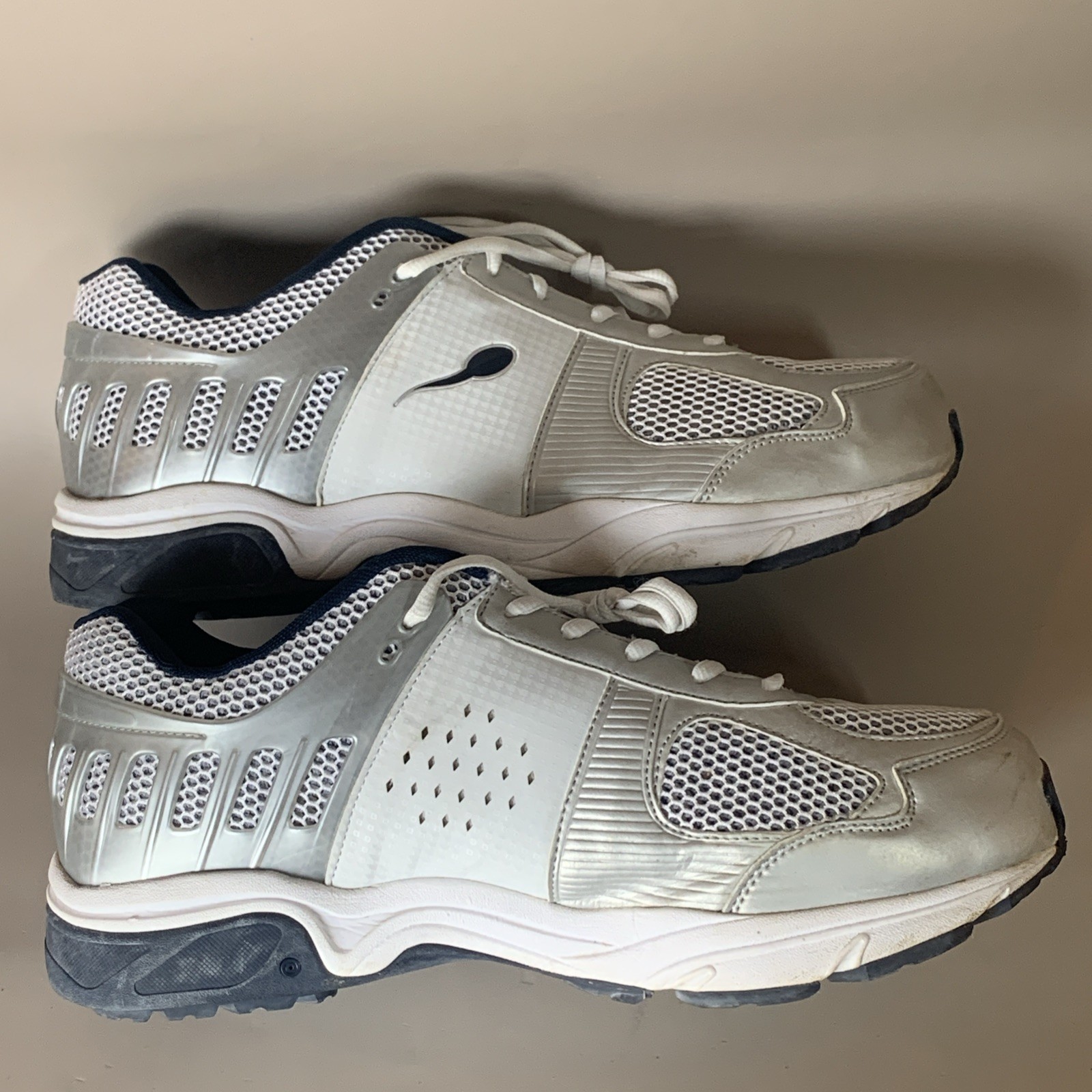 SAOLA Scarpe balistiche uomo GDEFY Gravity Defyer bianco argento tg. 13 orig. 'logo sperma'