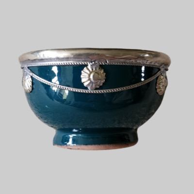 Vintage marokkanische grüne Emaille Schale mit Neusilberrand