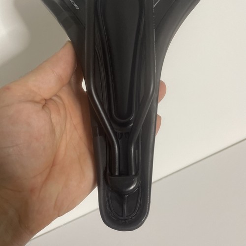 Selle San Marco wide saddle with free universal seat post clamp - Picture 7 of 13