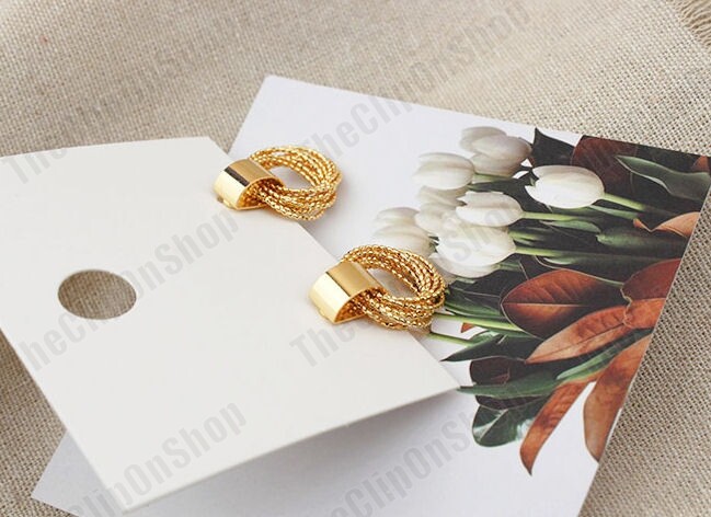 DESIGN - Orecchini Oversize A Bottone A Forma Di Cerchio Color Oro Con Dettaglio Stile Nodo - Foto 12