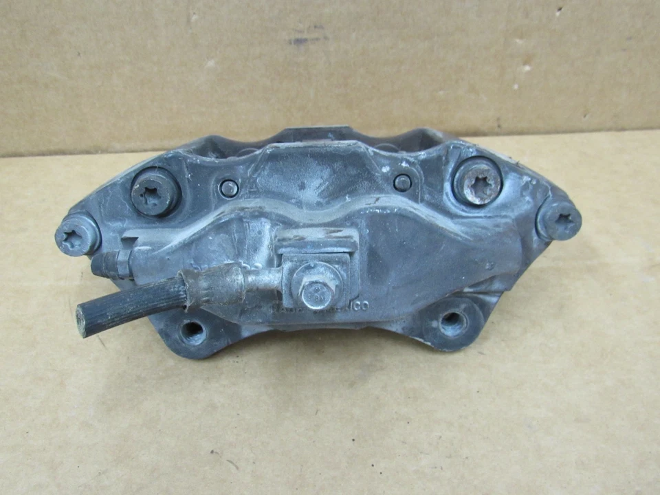 Chevy Camaro 2016 pinza de freno Brembo del lado del conductor delantero OEM 92244287 Foto 2 de 4