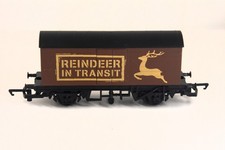 Hornby R60053 Santa Reindeer Wagon Brown Excellent Condition OO Gauge