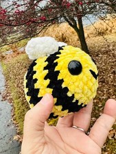 Crochet Chubby Bee: Amigurumi Plush Kawaii Toy
