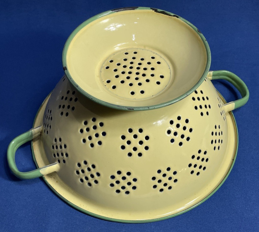 Vtg Yellow Enamelware Colander Strainer 11" Green Trim French /Country Farmhouse
