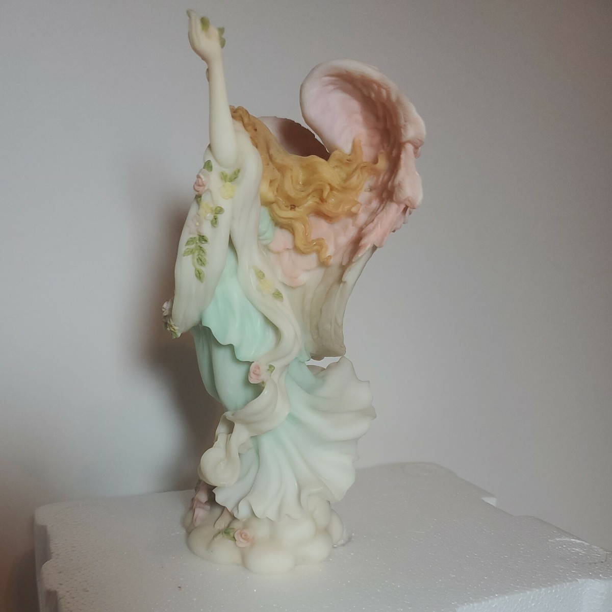 Roman Seraphim Classics Chelsea Summer's Delight Angel