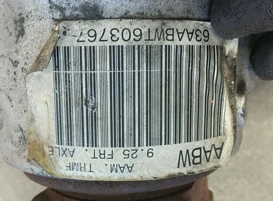 2011-2015 Chevrolet Silverado 2500 3500 Front Differential Carrier Assembly 4.10 - Image 2 of 3