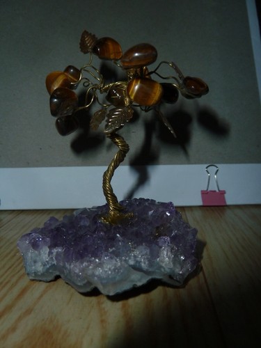 Edelsteinbäumchen mit Tigerauge