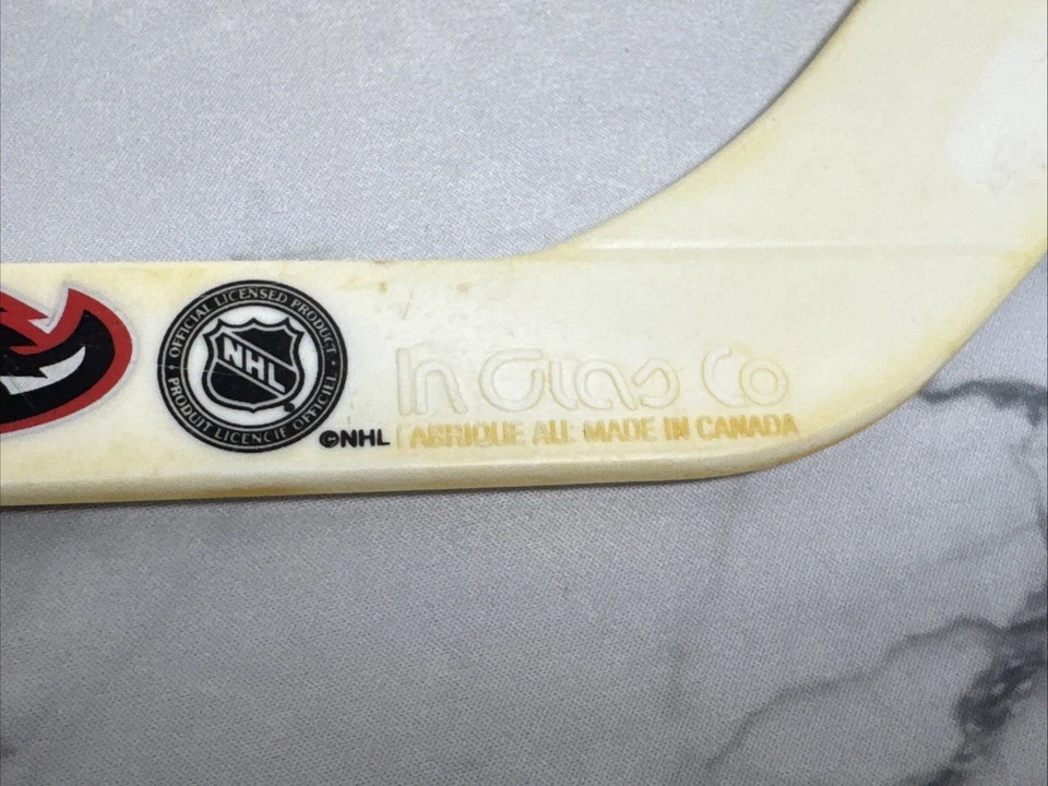 Mini palo de hockey de recuerdo Buffalo Sabres de colección con logotipo de cabeza de cabra de Glass Co. Foto 4 de 4
