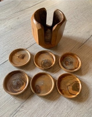 Set mit 6 Untersetzern rund Ø ca. 8 cm aus Olivenholz