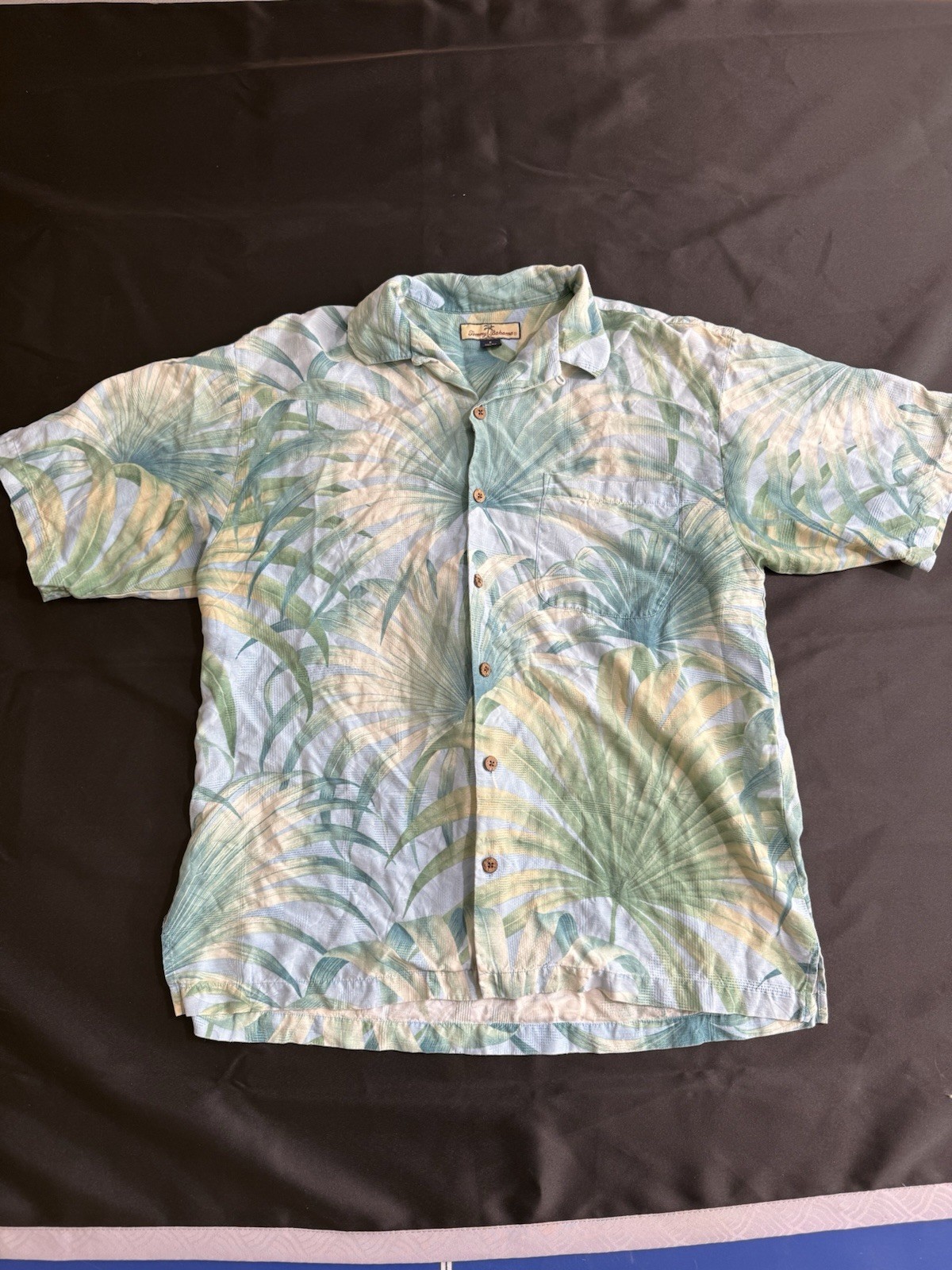 Tommy Bahama Men’s Silk Hawaiian Shirt – Size Medium (Relax Fit)