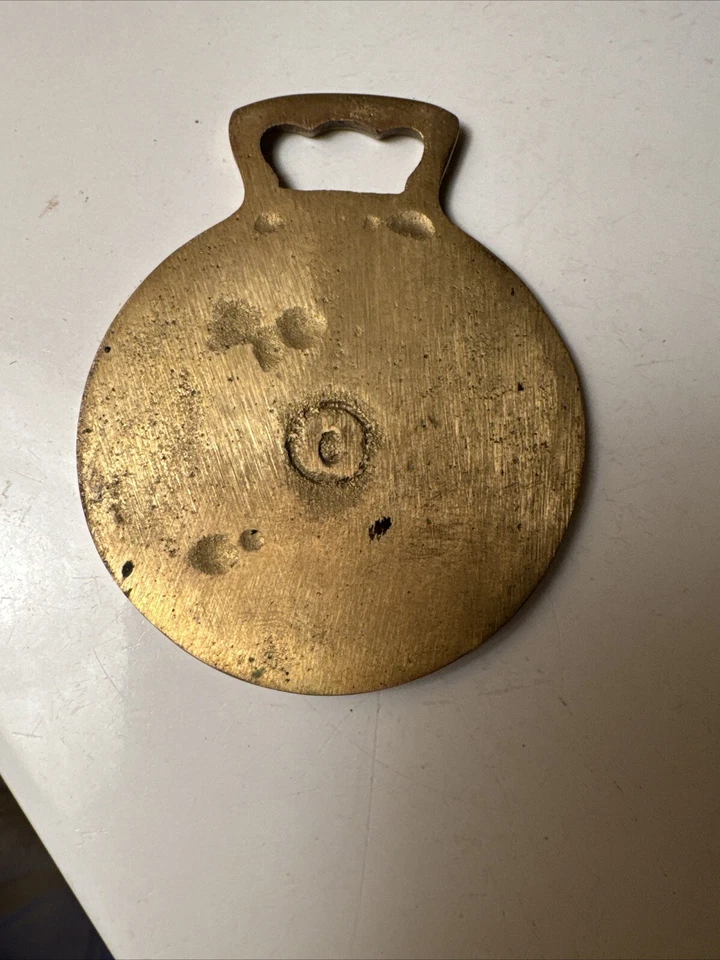 Abridor de botellas vintage Cead Mile Failte, irlandés. Dorado y negro Foto 2 de 4