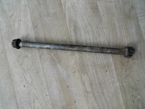 E5. Kawasaki KLR 600 KL 600 A Steckachse hinten Hinterrad Achse Schwinge Axle