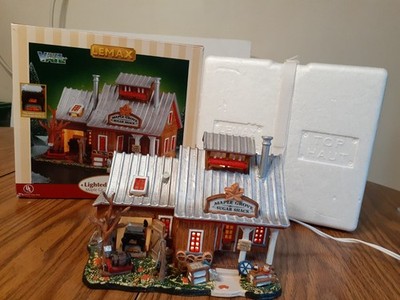 2005 LEMAX Vail Village MAPLE GROVE SUGAR SHACK lighted