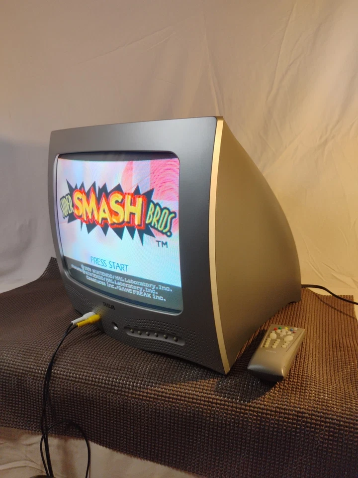 🔥RCA 13" CRT Kitchen TV Television Retro Gaming With Original Remote Works!!  - Image 2 of 4