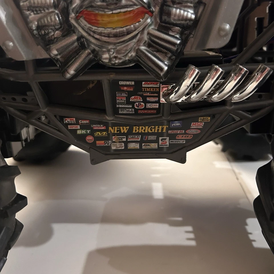 Nuevo camión Monster Jam Bright Max-D 1/10 RC con batería y cargador - SIN CONTROL REMOTO Foto 3 de 4